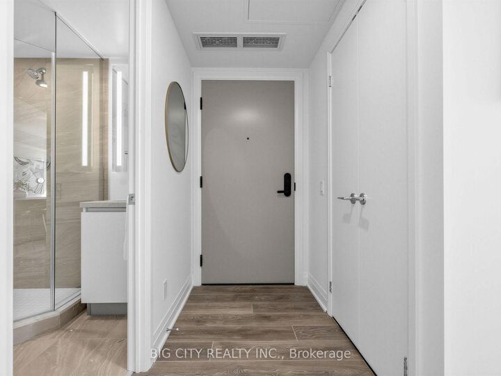 Property Photo:  25 Frederick Todd Way 2211  ON M4G 4E8 