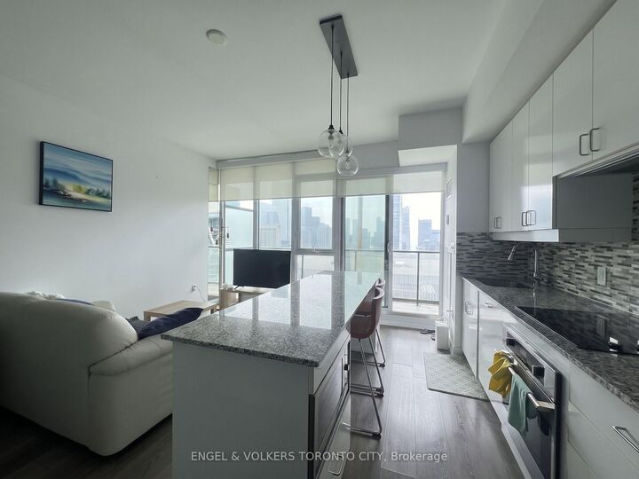 Property Photo:  426 University Avenue 3705  ON M5G 1S9 