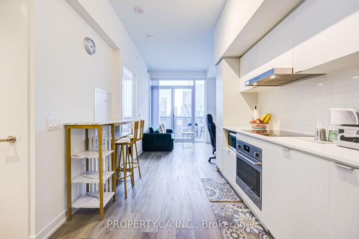 Property Photo:  55 Cooper Street 5109  ON M5E 0G1 