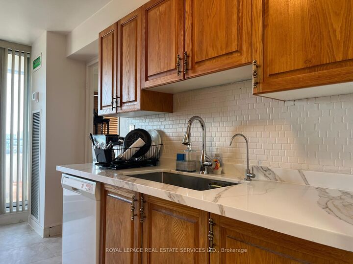 Property Photo:  1300 Mississauga Valley Boulevard 902  ON L5A 3S9 