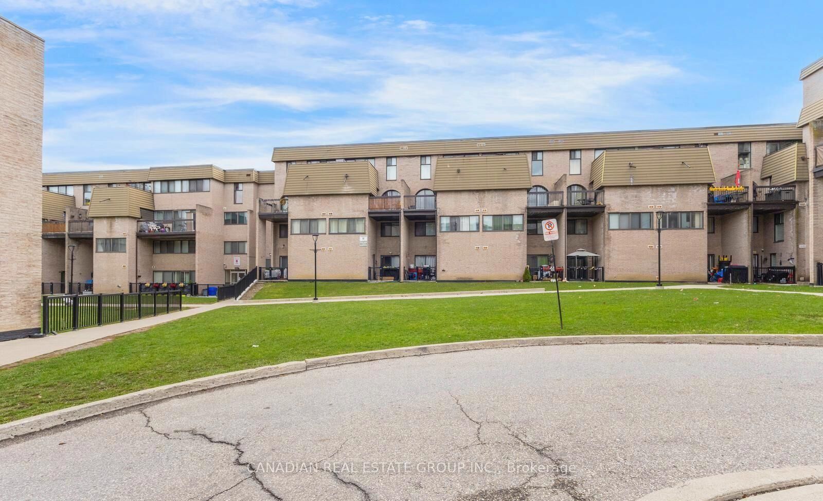 Property Photo:  2095 Roche Court 232  ON L5K 2C8 