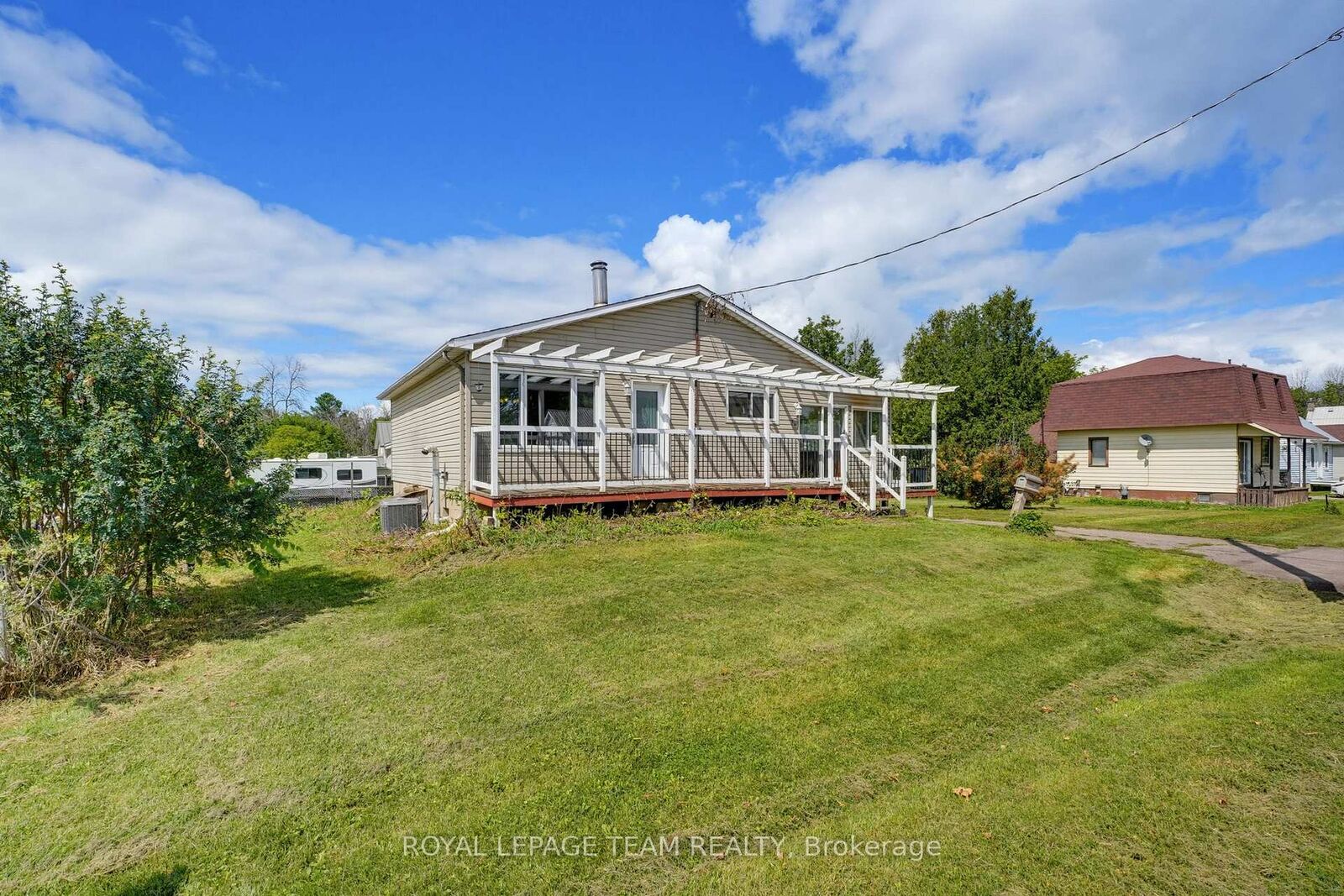 Property Photo:  550 Giroux Street  ON K8A 4G5 