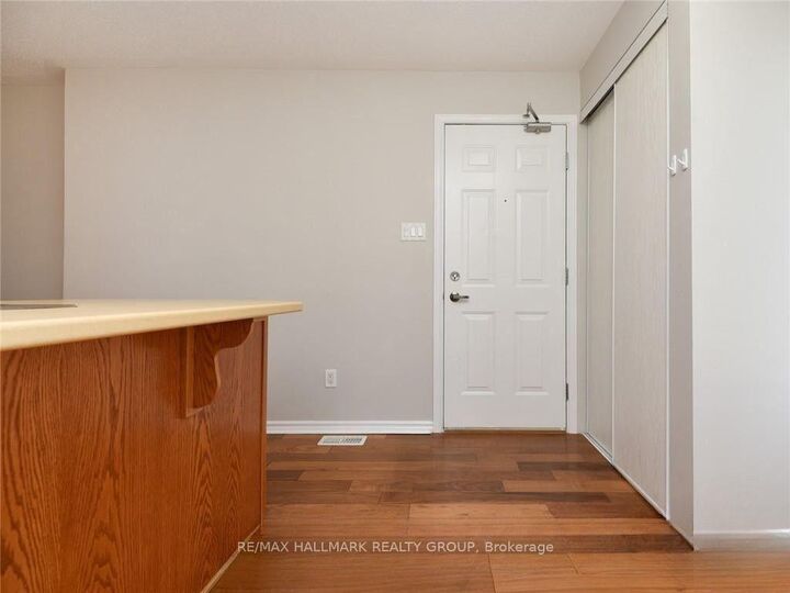 Property Photo:  386 Crownridge Drive  ON K2M 3A4 