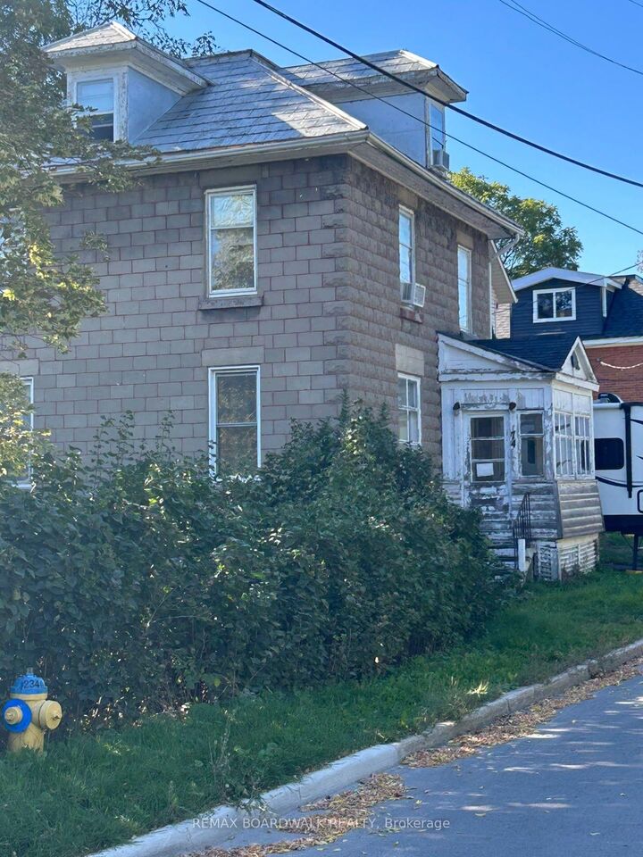 Property Photo:  51 Albert Street  ON K7C 1N9 