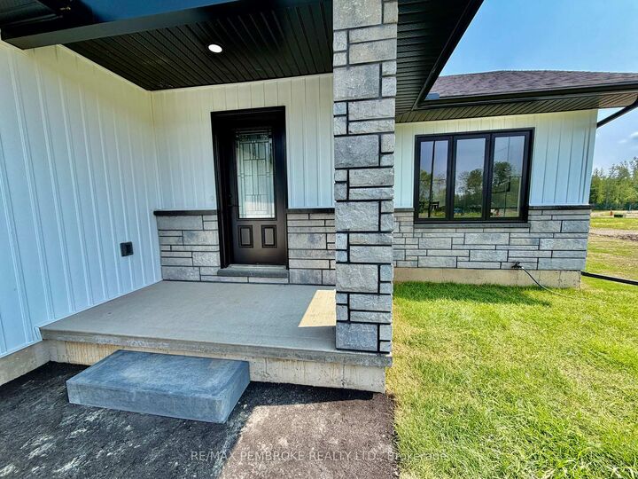Property Photo:  19 Eddy Crescent  ON K8A 0M1 