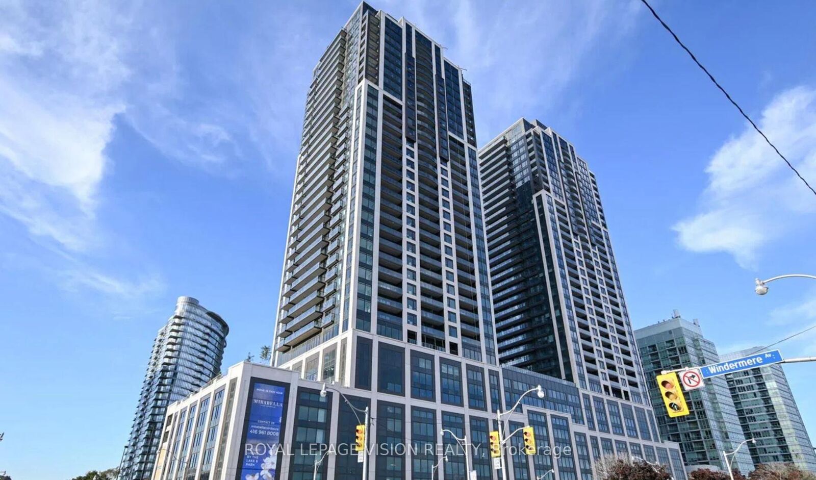 Property Photo:  1928 Lakeshore Boulevard W 2217  ON M6S 0B1 