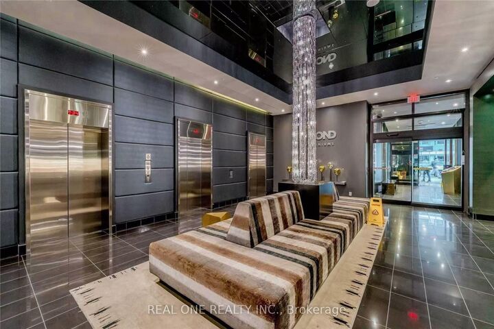 Property Photo:  290 Adelaide Street W 1807  ON M5V 1P6 