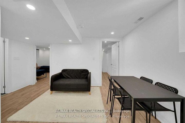 Property Photo: 7294 Rosehurst Drive Unit 2 ON L5N 8H1