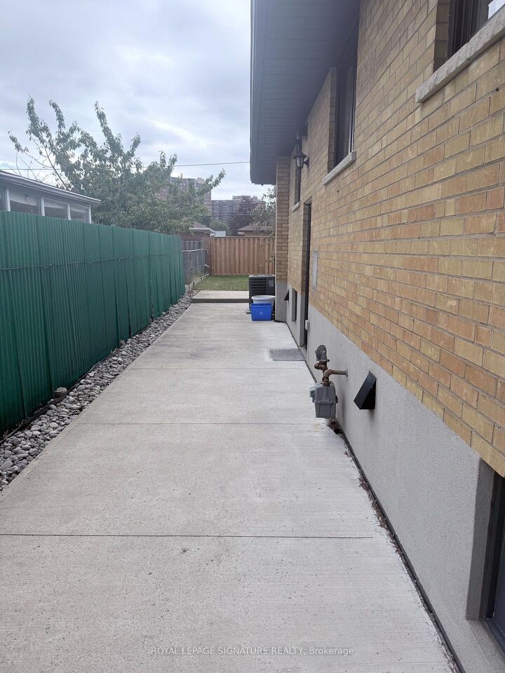 Property Photo:  40 Summerfield Crescent Lower  ON M9C 3X3 