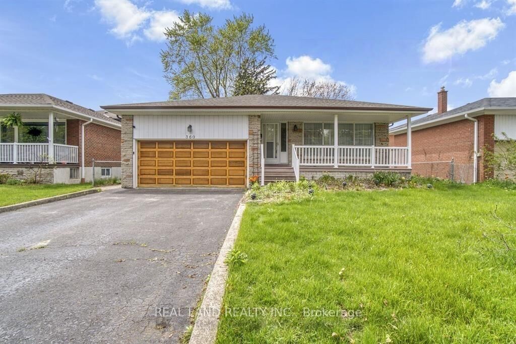 Property Photo:  360 Chantenay Drive Lower  ON L5A 1E7 