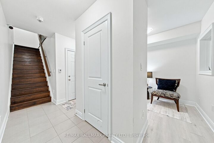 Property Photo:  250 Royalton Common N/A 77  ON L6H 0N2 