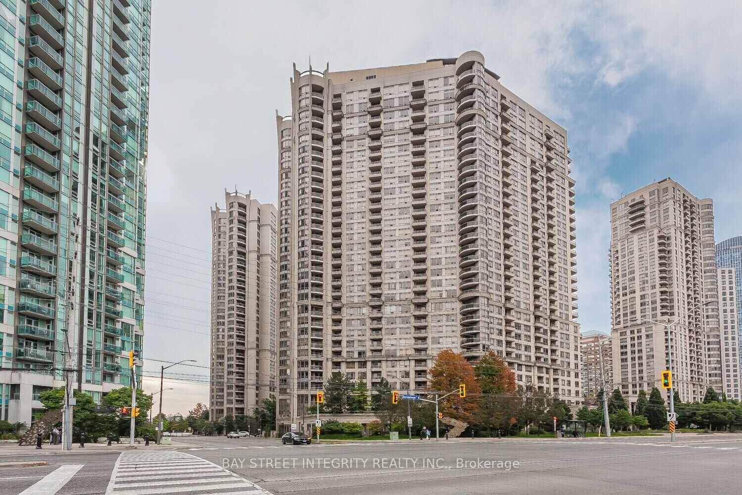 Property Photo:  3888 Duke Of York Boulevard 2328  ON L5B 4P5 