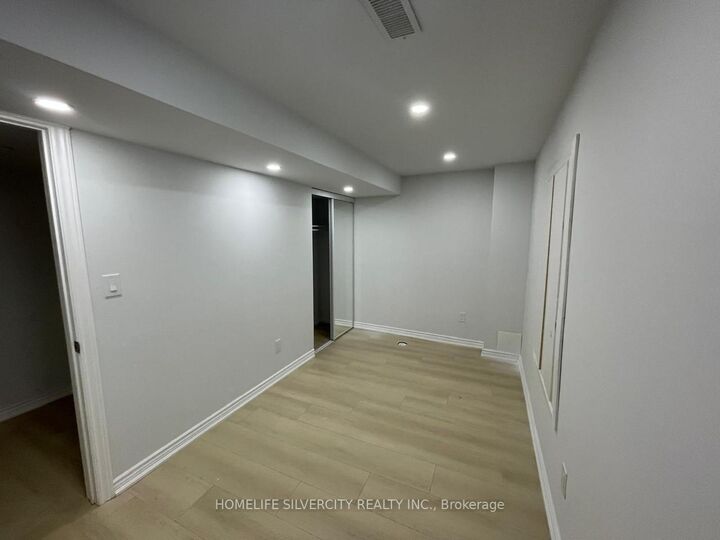 Property Photo:  29 Dunstable Drive 2  ON L1M 2L8 