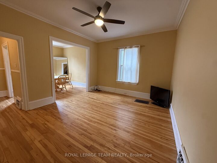 Property Photo:  60 Herridge Street  ON K1S 0G9 