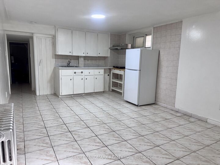 Property Photo:  415 Delaware Avenue Lower  ON M6H 2V1 