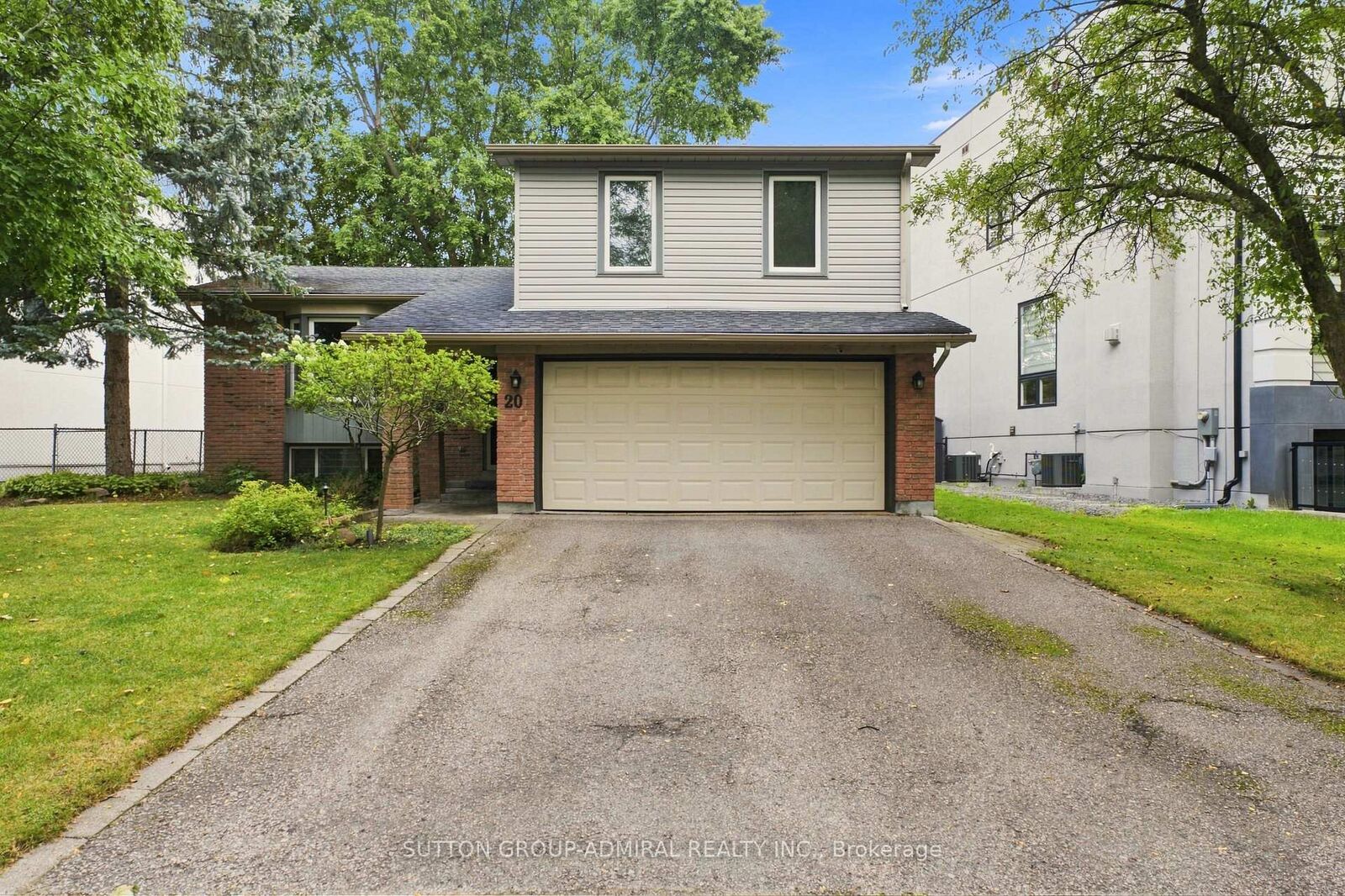 Property Photo: 20 Sanderson Crescent ON L4C 5L4