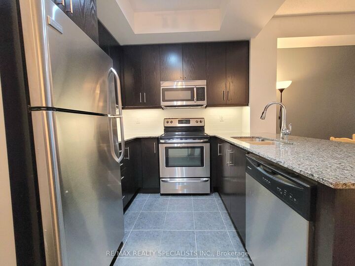 Property Photo:  15 James Finlay Way 823  ON M3M 0B3 