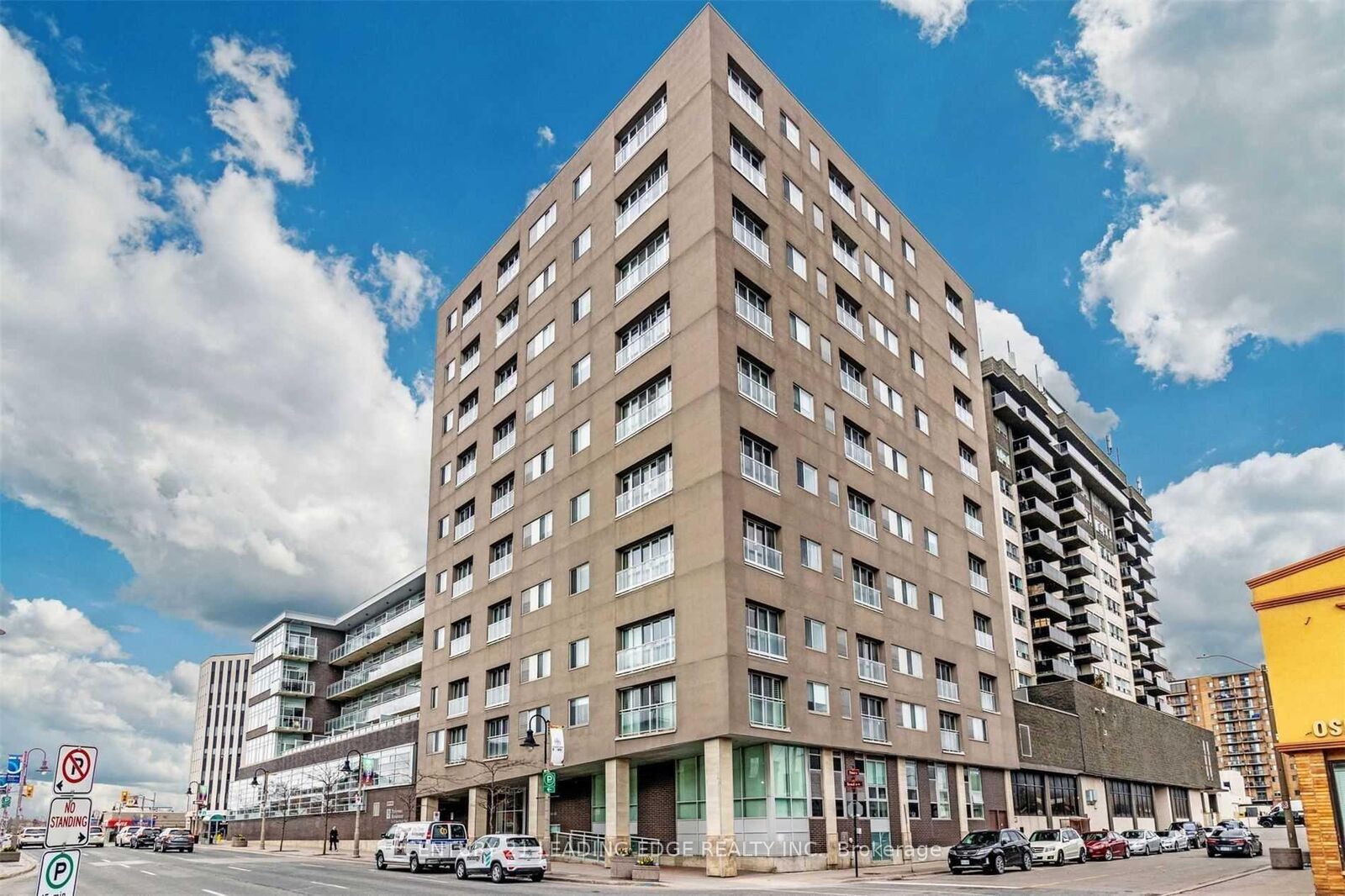 Property Photo: 44 Bond Street W 609 ON L1G 6R2
