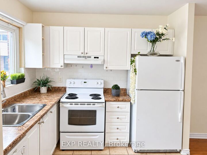 Property Photo:  55 Godstone Road 111  ON M2J 3C8 