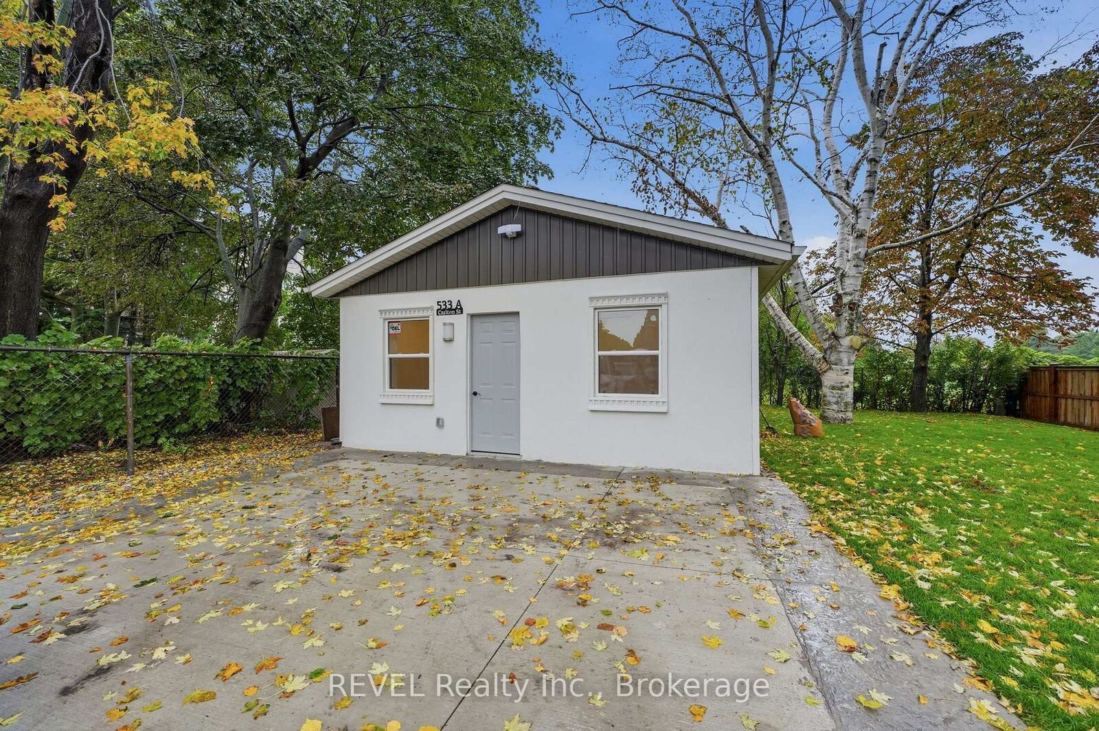 Property Photo:  533A Carlton Street  ON L2M 4X6 