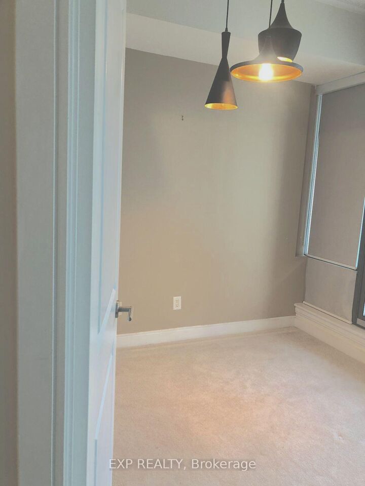 Property Photo:  18 Yorkville Avenue 209  ON M4W 3Y8 
