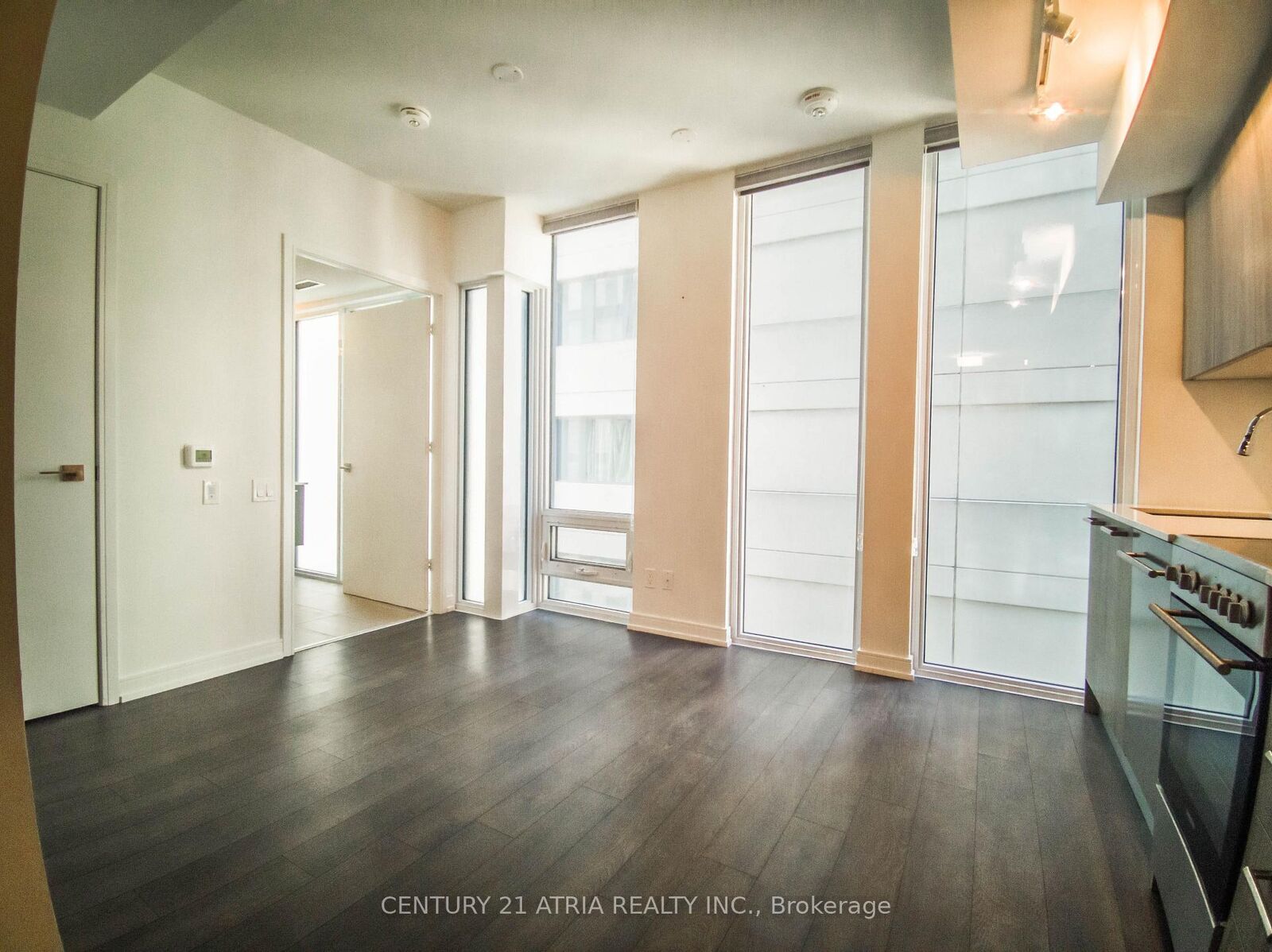 Property Photo:  28 Wellesley Street E 1810  ON M4Y 0C4 