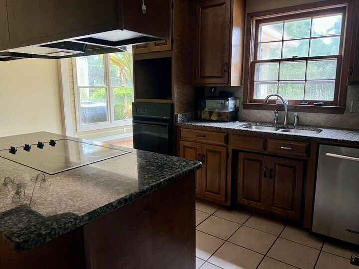 Property Photo:  4 Winding Cir  GA 31602 