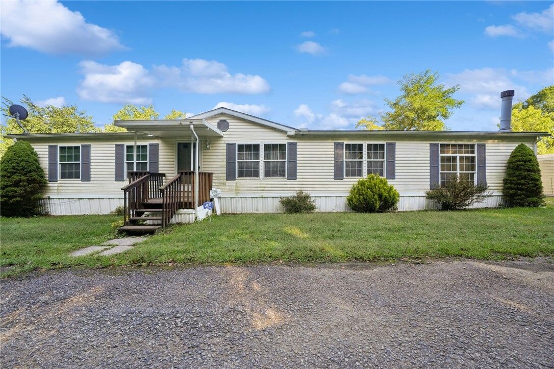 Property Photo:  736 Sunset Dr  PA 15628 