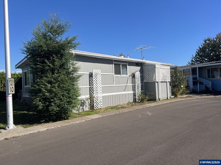Property Photo:  5422 Portland Rd NE 67  OR 97305 