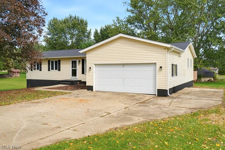 Property Photo: 1535 S Plainview Drive OH 44321