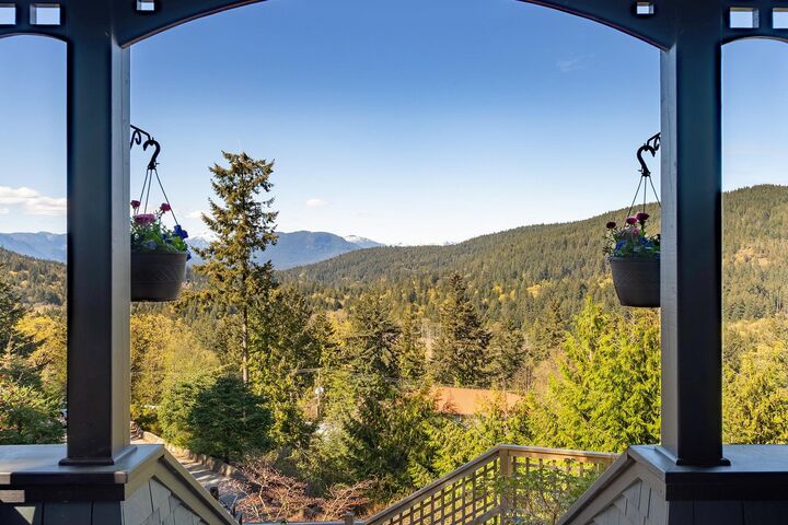 Property Photo:  555 Roocroft Lane  BC V0N 1G2 