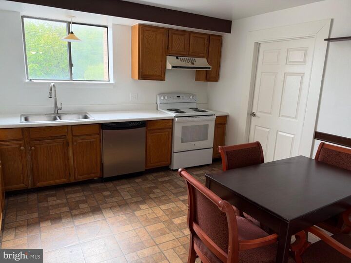 Property Photo: 8640 Mathis Avenue VA 20110