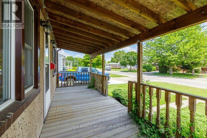 Property Photo:  18 Pietz Avenue  ON L3C 1Z4 