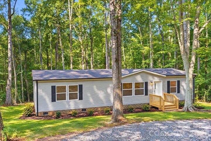 Property Photo: 1020 Freedom Drive NC 28625