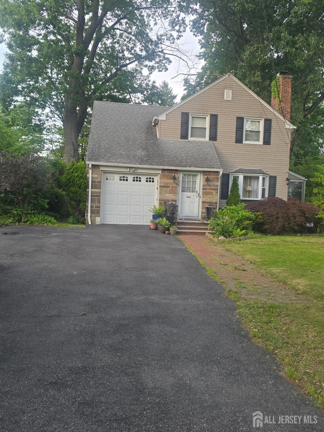 Property Photo:  400 West End Avenue  NJ 07063 