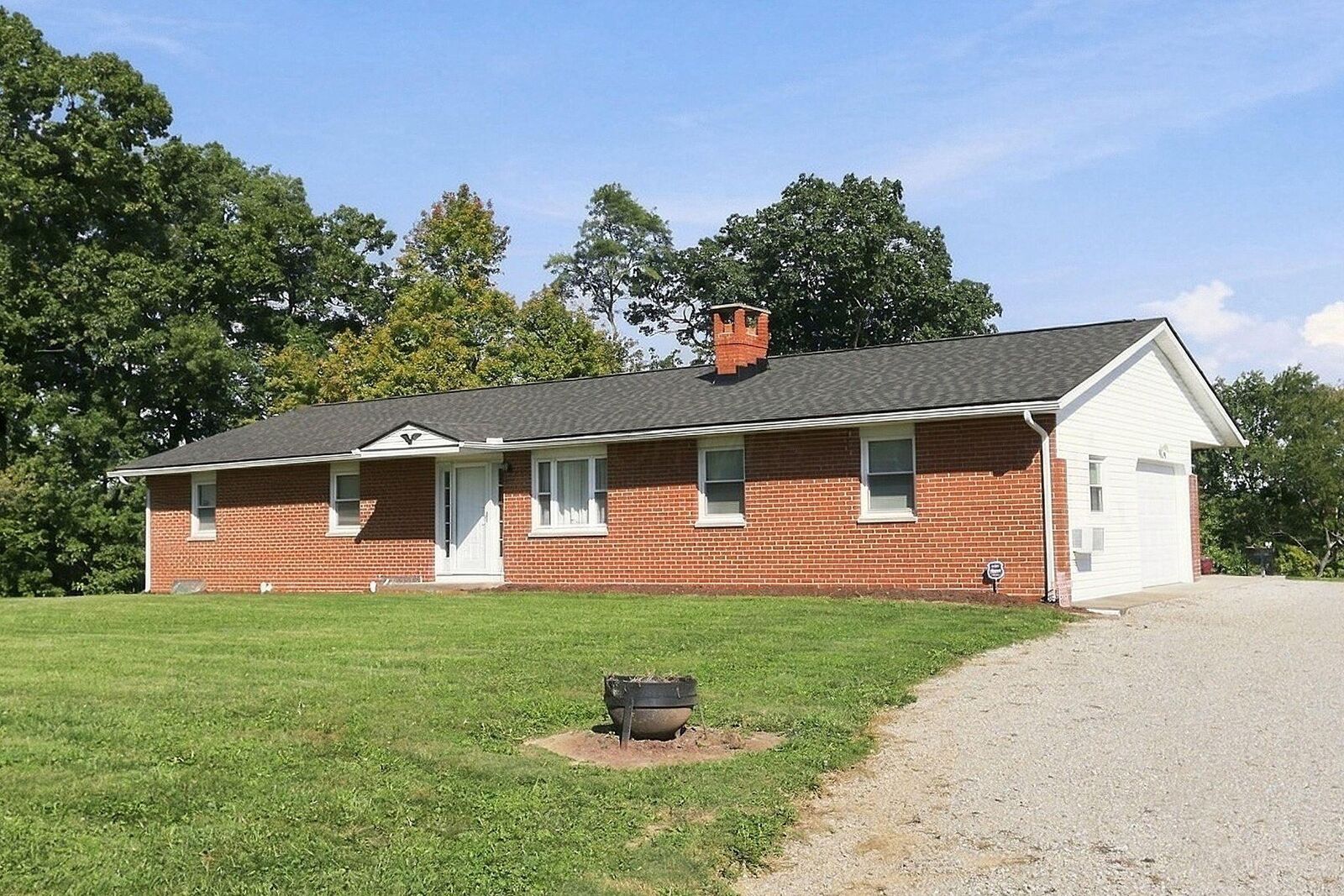 Property Photo:  6270 Indian Run NE Road  OH 43148 