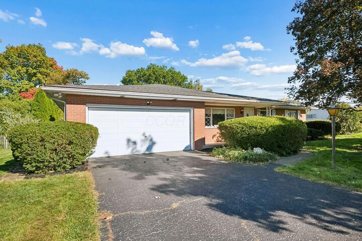Property Photo: 5450 Sandalwood Boulevard OH 43229