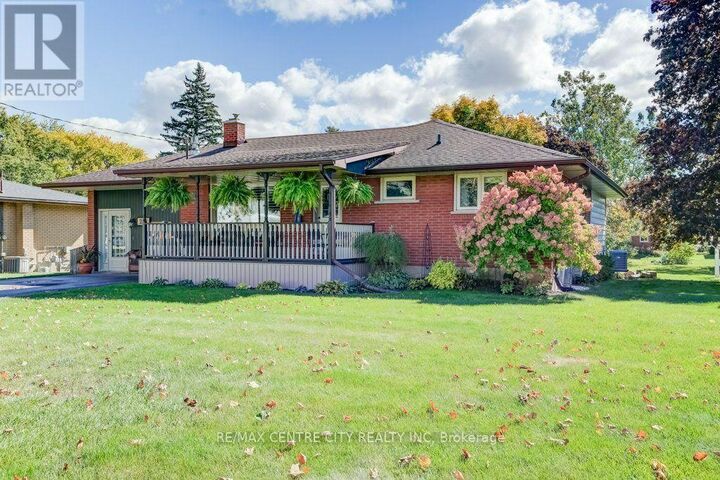 Property Photo:  280 East Hope Street East  ON N0B 2R0 