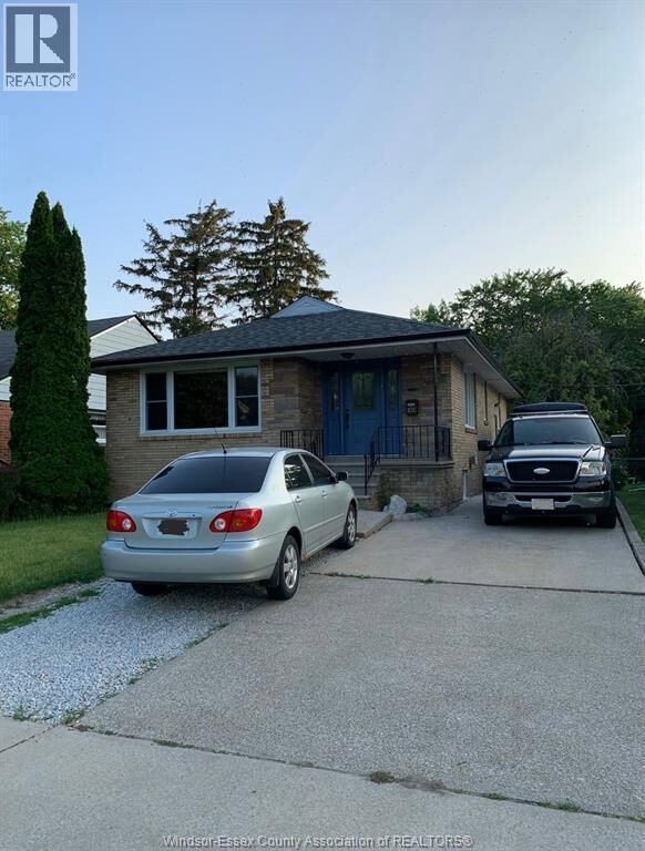Property Photo:  835 Isabelle Lower  ON N8S 3A9 