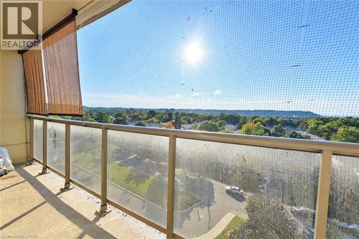 Property Photo:  15 Nicklaus Drive 804  ON L8K 5J5 