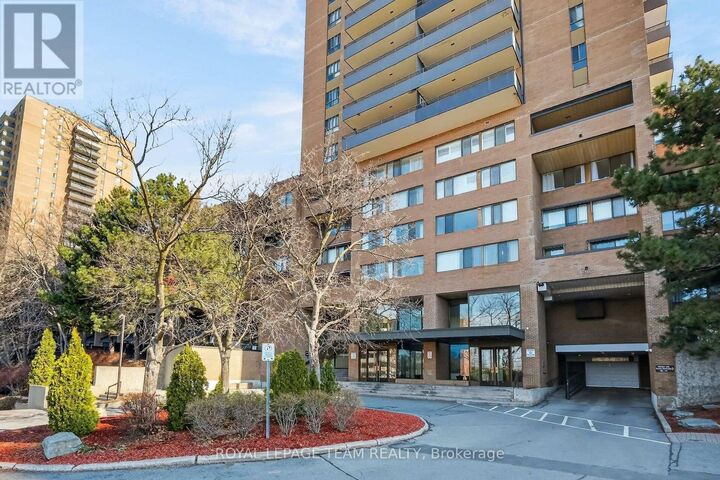 Property Photo:  515 St Laurent Boulevard 1809  ON K1K 3X5 