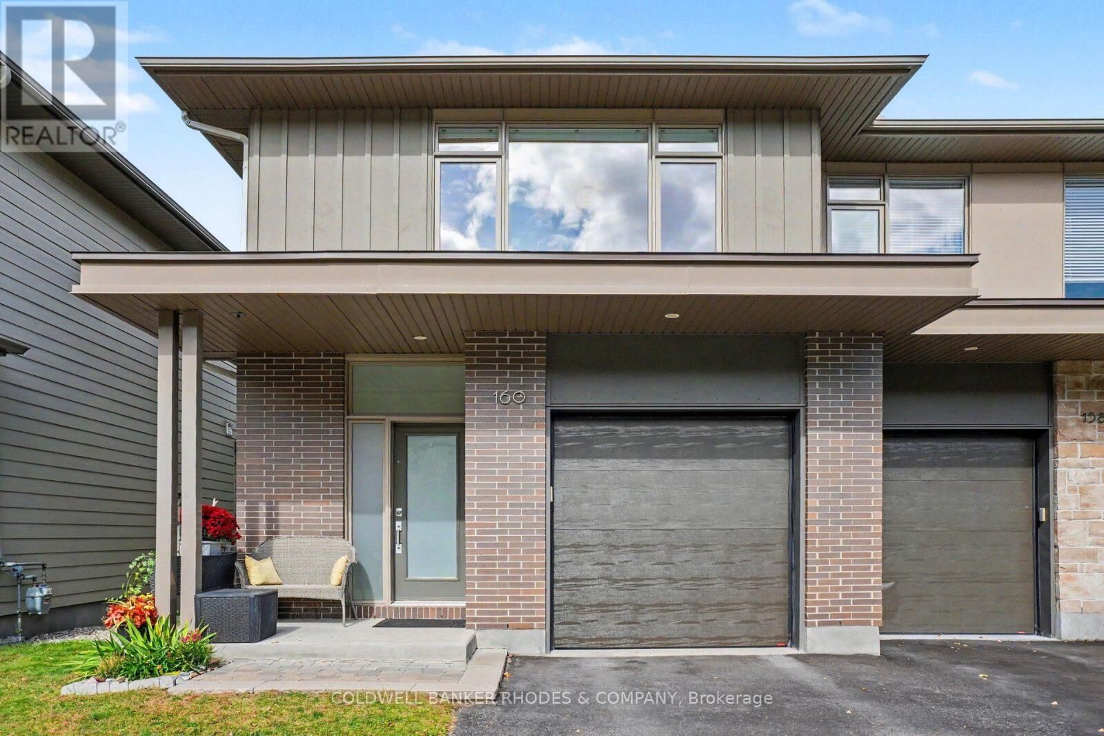Property Photo:  160 Avro Circle  ON K1K 4K7 
