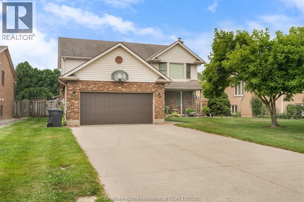 Property Photo:  30 Orangewood Boulevard  ON N7L 5H1 