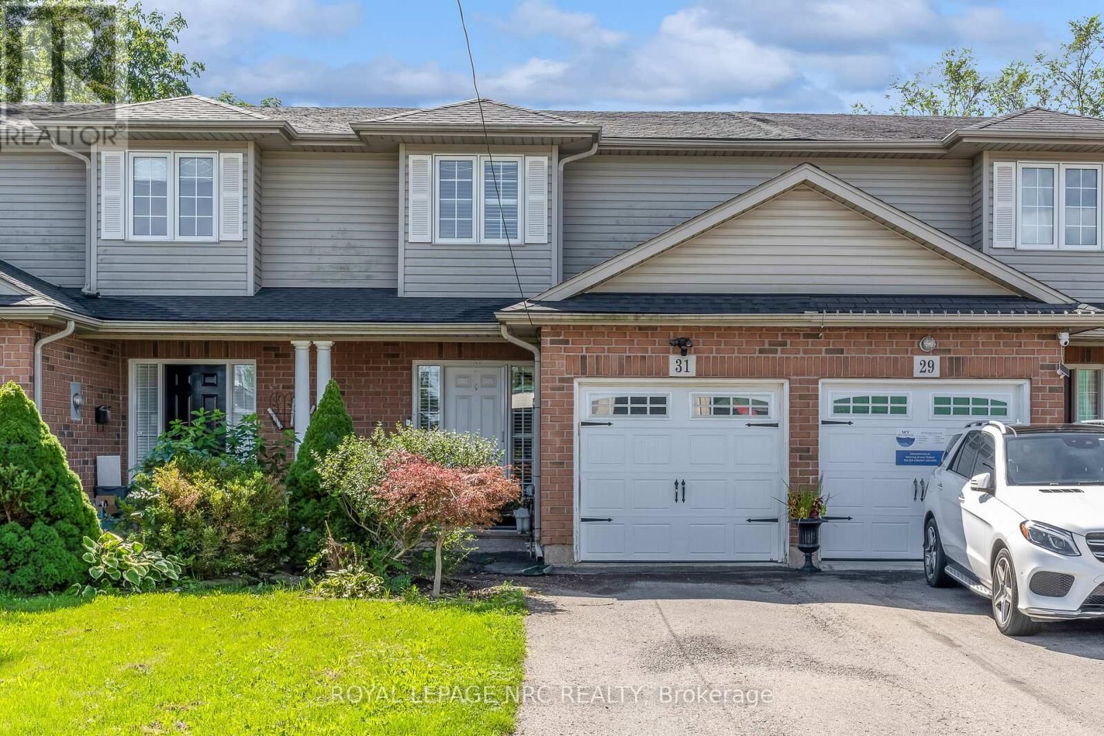 Property Photo:  31 Thorold Road East  ON L3C 3T3 