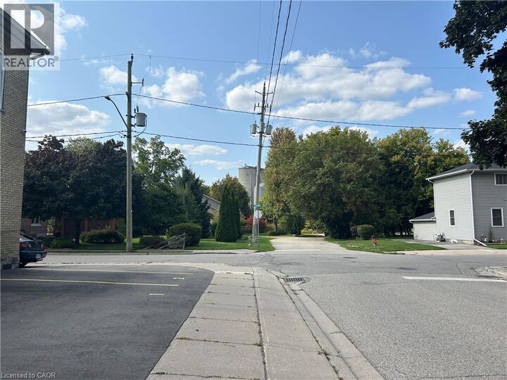 Property Photo:  206 Queenston Road 8  ON N3H 3J2 
