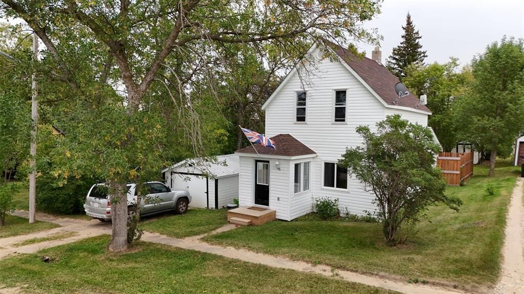 Property Photo: 116 Second Street South MB R0K 0C0