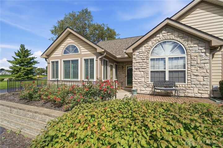 Property Photo:  124 Villa Pointe Dr Drive  OH 45066 