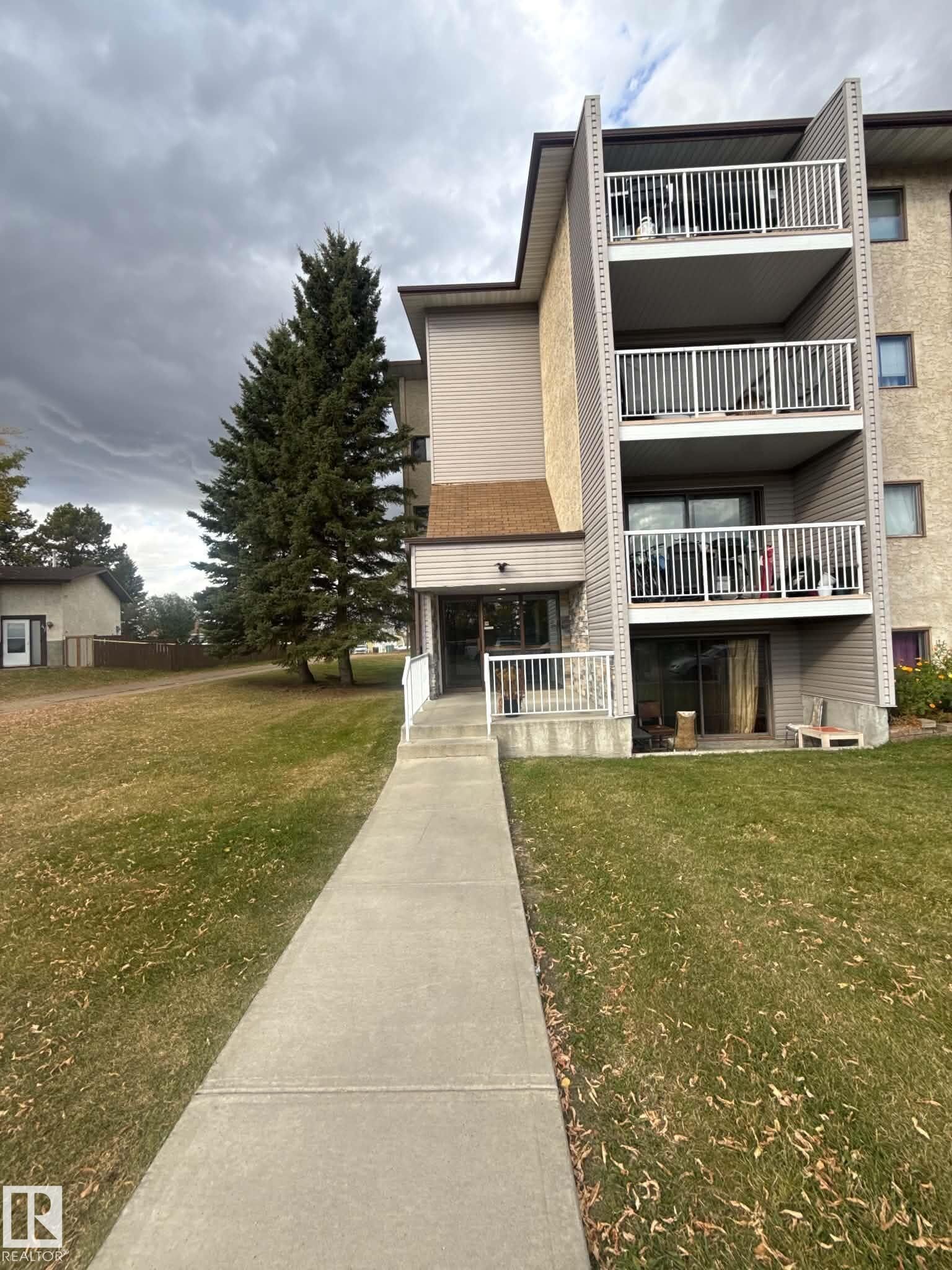 Property Photo:  51 Brown Street 302  AB T7Z 1P3 