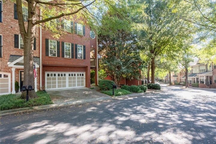 Property Photo:  1116 Glenridge Place 605  GA 30342 
