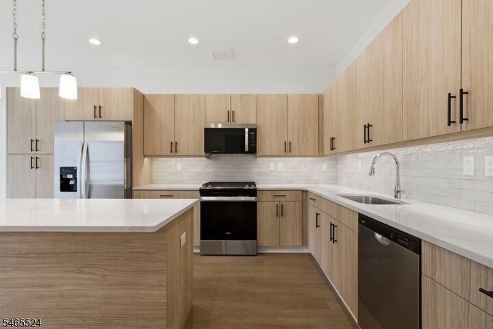 Property Photo:  22 Remington Ct 22  NJ 07727 